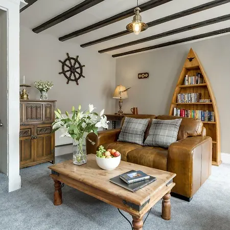 Lavender Cottage, * Γουίτμπι